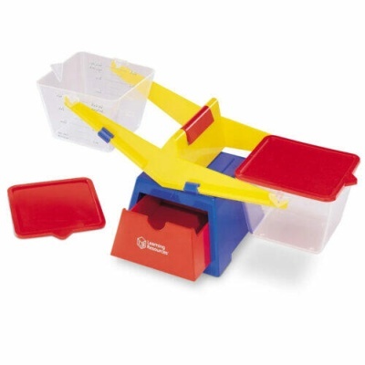 Balança de cozinha plástica azul e amarelo com bandejas transparentes e tampas vermelhas