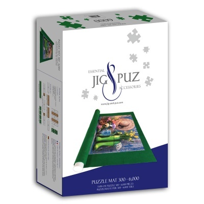 Embalagem de puzzle JIG & PUZ com imagem de chapéu e flores sobre tapete de puzzle verde e texto em azul e branco