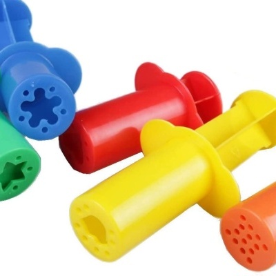 Tubos coloridos para bolhas de sabão em plástico com bocais de vários formatos