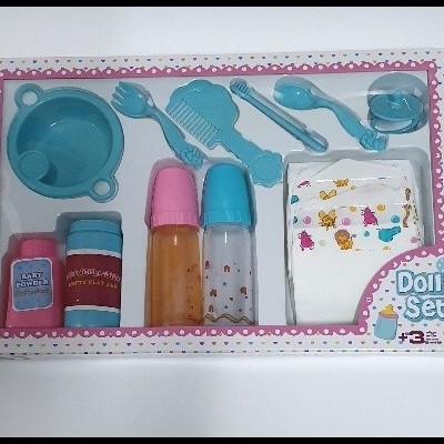 Conjunto de brinquedo para boneca com acessórios de alimentação e cuidados em rosa e azul