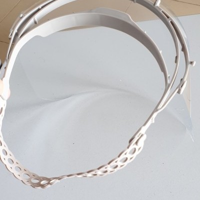 Aro branco de plástico com design ventilado