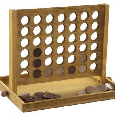 Jogo de quatro em linha de madeira com peças castanhas