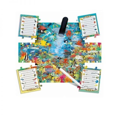 Jogo infantil de tabuleiro com tema subaquático e acessórios incluídos.