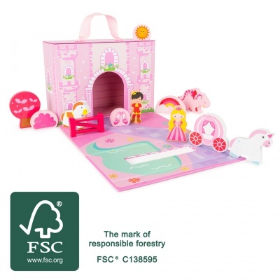 Brinquedos de madeira com tema de castelo rosa e figuras diversas