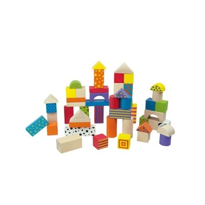 Blocos de madeira coloridos com várias formas e padrões