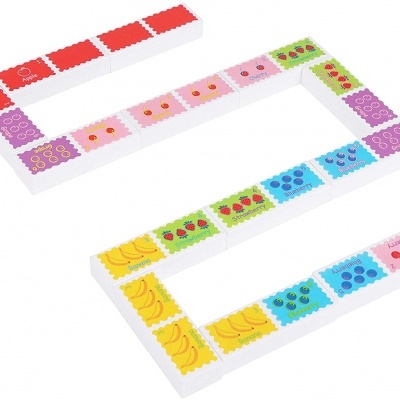 Dominó com peças coloridas ilustradas com frutas várias