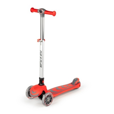 Trotinete infantil vermelha e cinzenta com três rodas e punhos vermelhos