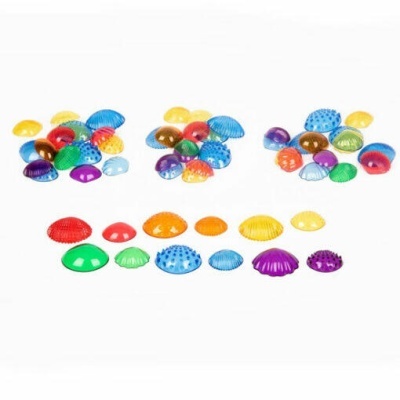 Peças plásticas coloridas meia esfera com texturas várias em fundo branco