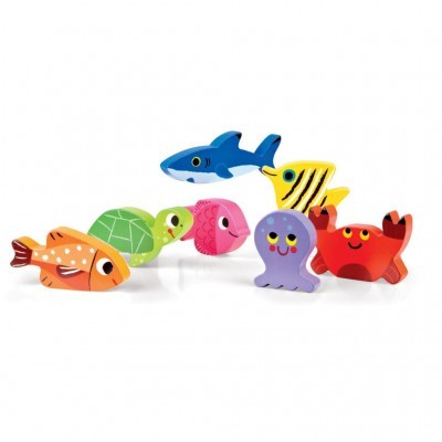 Figuras de animais marinhos coloridos em madeira