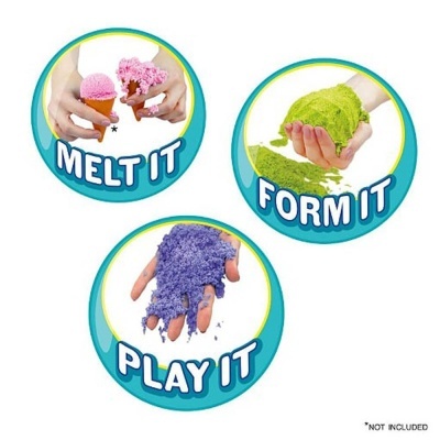 Mãos a manipular massa colorida tipo areia cinética com textos MELT IT, FORM IT, PLAY IT.