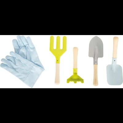 Conjunto de ferramentas de jardinagem com luvas azuis e utensílios com cabos de madeira clara e várias cores de metal.