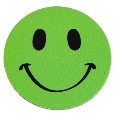 Adesivo redondo verde com rosto sorridente preto