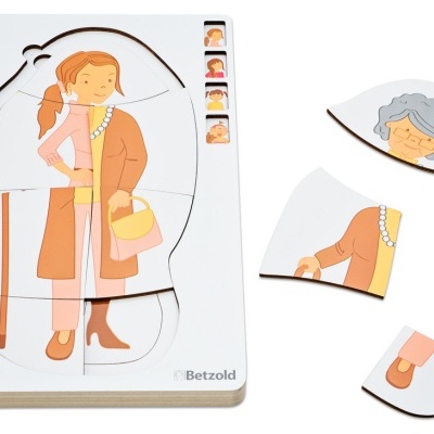 Puzzle de madeira com ilustrações de três gerações de mulheres