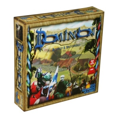 Caixa do jogo de tabuleiro Dominion com ilustração de cavaleiros e selo vermelho.