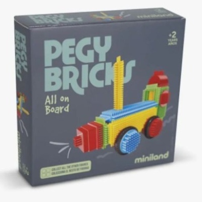 Caixa do brinquedo PEGY BRICKS com veículo feito de blocos coloridos