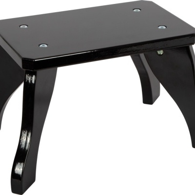 Banco pequeno preto de madeira com pernas curvas