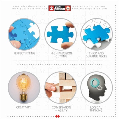 Imagem destacando características de puzzles azuis e de madeira, lâmpada acesa e engrenagens na cabeça, com textos explicativos em inglês.