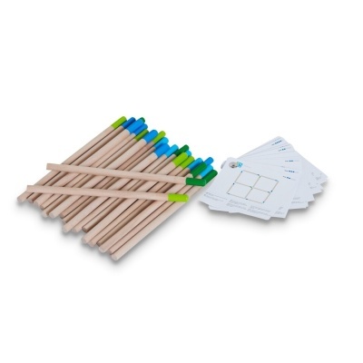 Conjunto de pauzinhos de madeira com pontas coloridas e cartas com diagramas