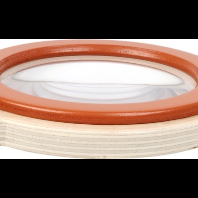 Lupa de madeira com aro castanho e pegador escuro