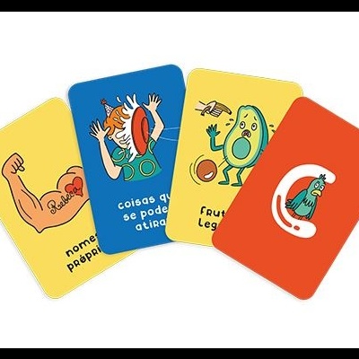 Cartas coloridas com desenhos divertidos e texto em português