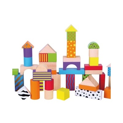 Blocos de madeira coloridos com padrões variados