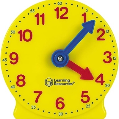 Relógio didático amarelo com ponteiros móveis e números vermelhos