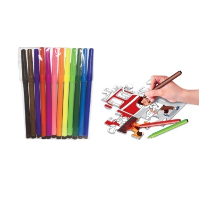 Canetas coloridas e mão a colorir puzzle infantil com bombeiro e camião