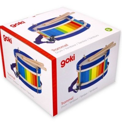 Caixa de brinquedo com tambor infantil colorido e alça azul da marca goki