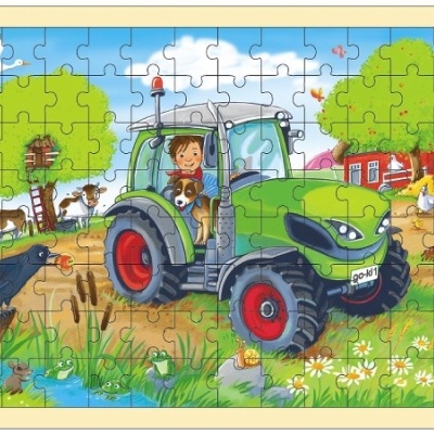 Puzzle de madeira com ilustração de trator verde, menino, animais da quinta e casa vermelha.