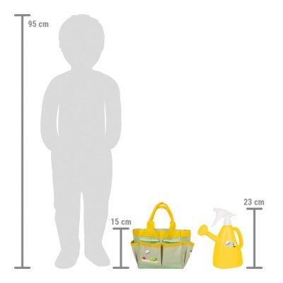 Bolsa de jardinagem verde e amarela ao lado de regador amarelo de plástico com bico de spray