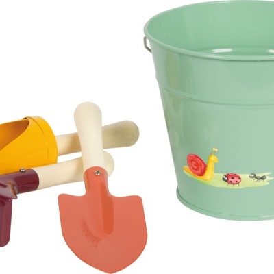 Conjunto de jardinagem infantil com balde verde e ferramentas coloridas