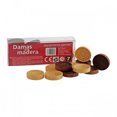 Jogo de damas em madeira com peças claras e escuras e embalagem com etiqueta vermelha