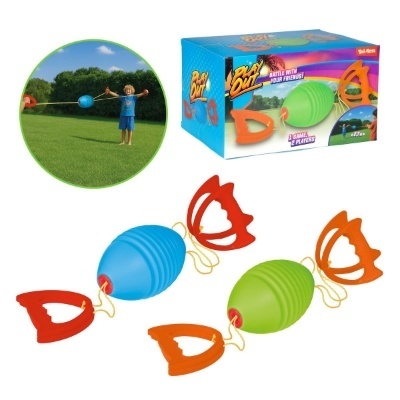 Conjunto de lançadores de bola para jogo ao ar livre em verde, azul e laranja.