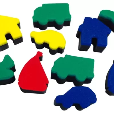 Esponjas coloridas em formas diversas como casa, carro, barco e árvore