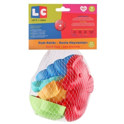 brinquedos de areia coloridos em rede com rótulo LC LET'S CHILD
