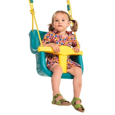 Balanço infantil em plástico com criança sentada