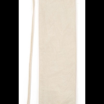 Saco de tecido bege claro com cordão branco