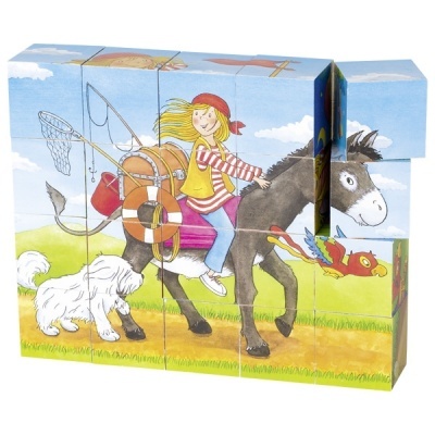 Cubos de madeira ilustrados com rapariga montada num burro, cão e papagaio em campo verde