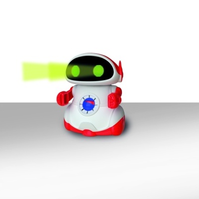 Robô de brinquedo branco e vermelho com olhos verdes luminosos