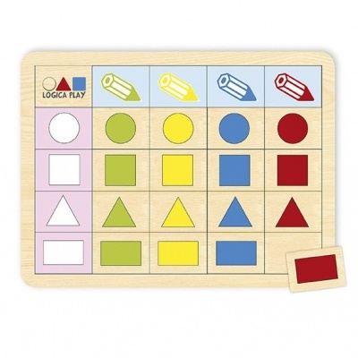 Tabuleiro educativo de madeira com formas geométricas coloridas em amarelo, vermelho, azul e verde.