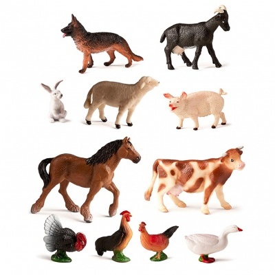 Figuras de animais de plástico coloridos sobre fundo branco