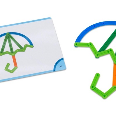 Cartão educativo com figura de guarda-chuva feita em peças plásticas coloridas