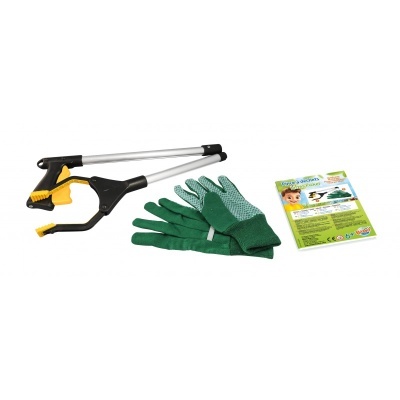 Pinça de lixo com luvas verdes e folha de instruções em fundo branco