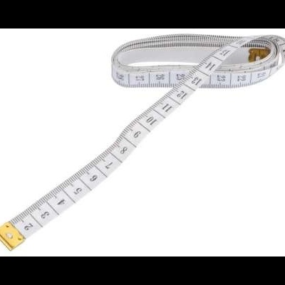 Fita métrica branca com medidas pretas e extremidades douradas