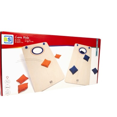 Jogo Corn Holes com tábuas de madeira clara e almofadas vermelhas em embalagem vermelha.