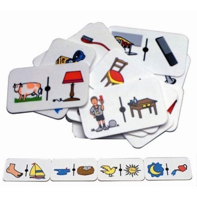 Conjunto de cartas com desenhos de animais, objetos, móveis e cenas diárias em fundo branco