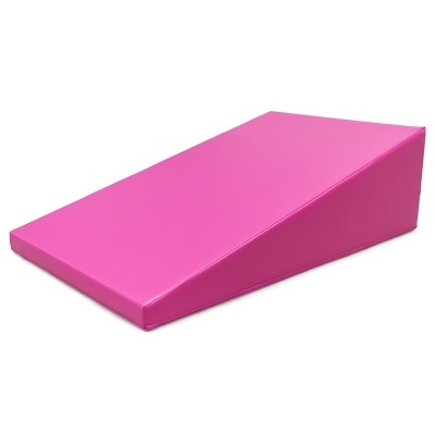 Colchão cunha cor rosa em fundo branco