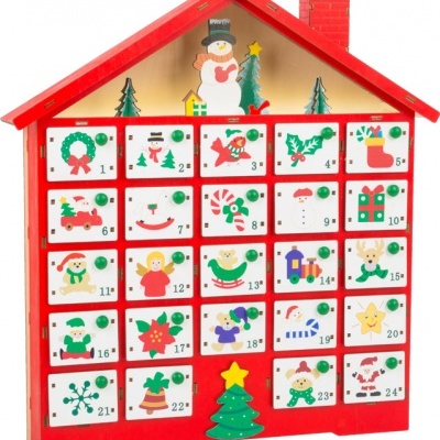 Calendário do advento de madeira em forma de casa com gavetas numeradas e ilustrações natalícias coloridas