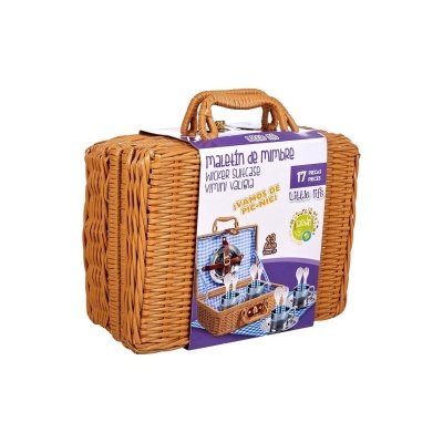 Mala de mimbre para piquenique com embalagem e informações impressas.