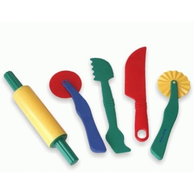 Conjunto colorido de utensílios de cozinha de plástico para crianças
